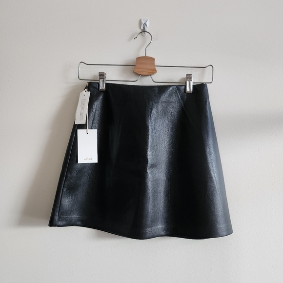 Wilfred Dresses & Skirts - Aritzia Wilfred NWT US 2 Classic Mini vegan leather skirt